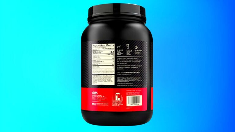 Detalle de la parte trasera del bote de Optimum Nutrition Gold Standard Whey con información nutricional y lista de ingredientes, destacando la ausencia de gluten y la promesa de la marca para atletas y deportistas