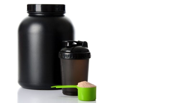 Componentes esenciales para un batido de proteínas antes de dormir
