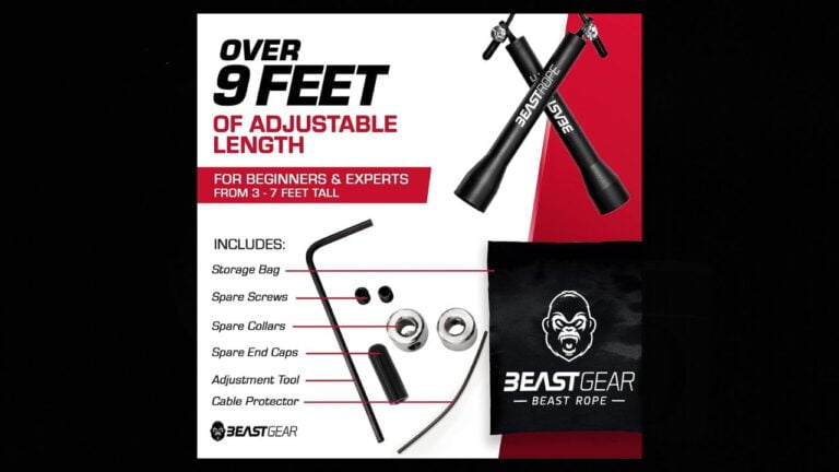 Atleta utilizando una cuerda de saltar de alta calidad en un gimnasio, demostrando técnica de salto.