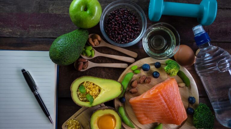 Variedad de comestibles saludables ideales para una alimentación óptima antes de entrena