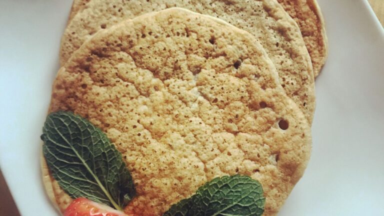 Tortitas de avena proteicas, una receta fácil y rápida para un desayuno o merienda nutritivos.